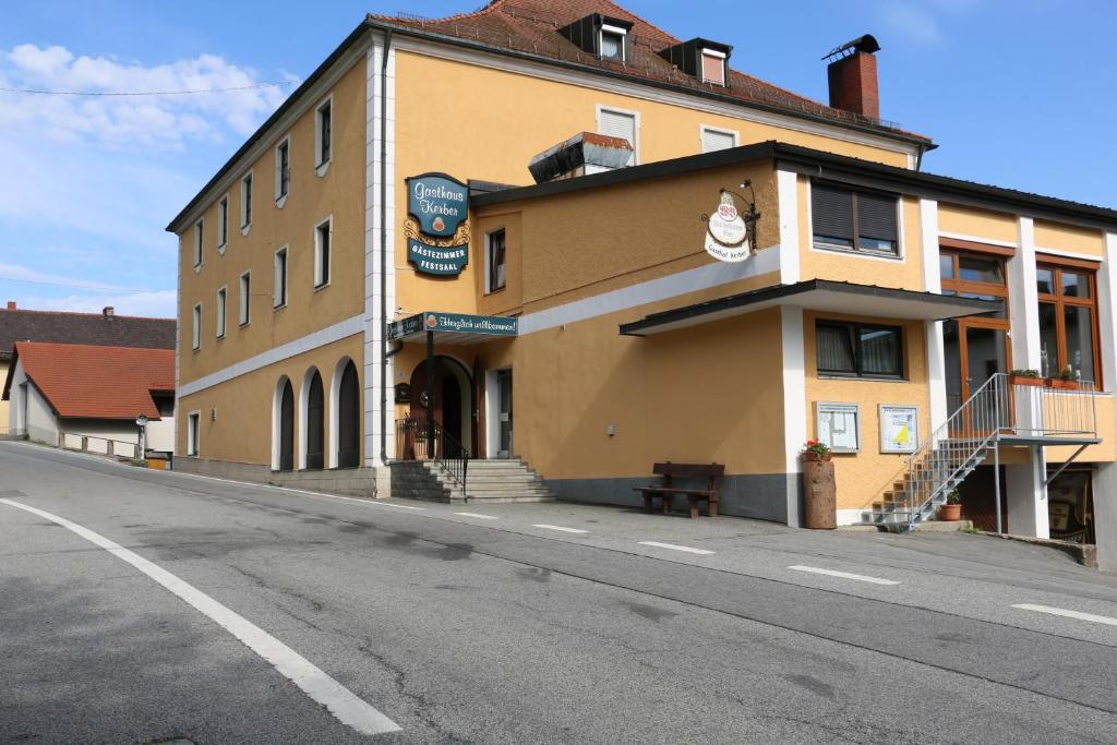 Maison d'hôtes Gasthaus Kerber Dreiburgenstrasse 30, 94538 Fürstenstein