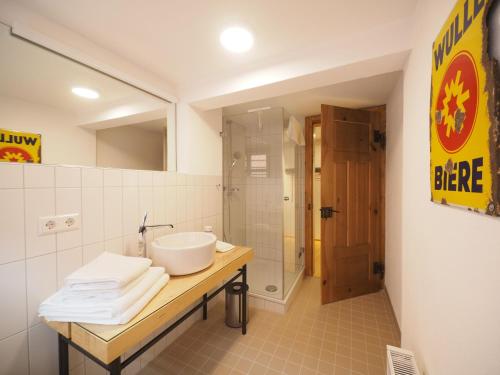 Auberge Gasthaus Schwanen Hauptstrasse 28 Nehren