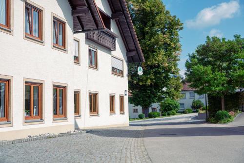 Maison d'hôtes Gasthaus und Pension Zur Linde Lindenplatz 5 Rot an der Rot