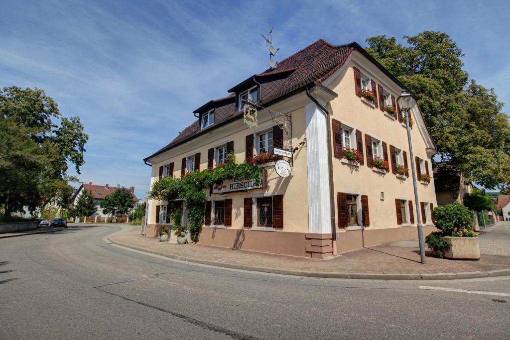 Hôtel Gasthaus zum Hirschen Bundesstr. 32, 79206 Oberrimsingen