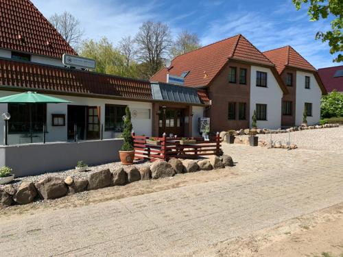 Appartements Gasthof Ostwind - ferienwohnungen & meer Dorfstraße 16 Steffenshagen