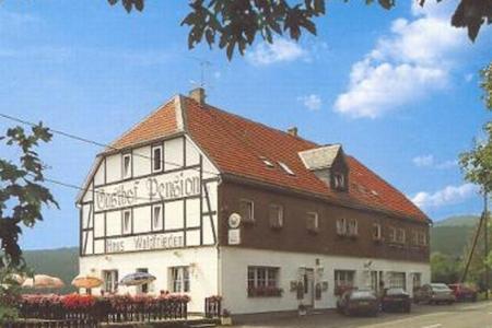 Hôtel Gasthof-Pension Haus Waldfrieden Kustelbergerstrasse 5, 59964 Medebach