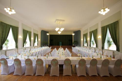 Maison d'hôtes Gasthof und Hotel Roter Hirsch Am Anger 1 Claußnitz