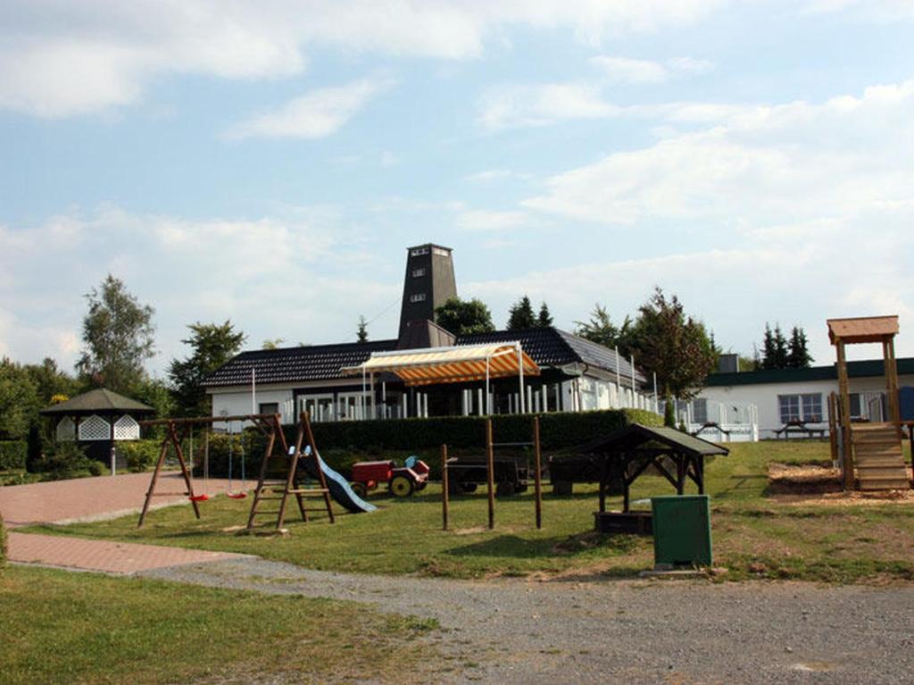 Hôtel Gaststätte Zur Hahnenquelle Rhein-Weser-Turm 1, 57399 Kirchhundem