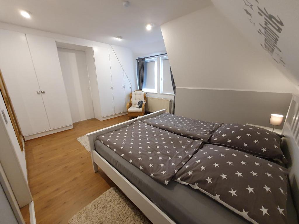 Appartement Gemütliche 65m² Dachgeschoßwohnung im Einzelhaus Werner-von-Siemens-Straße 15c, 24568 Kaltenkirchen