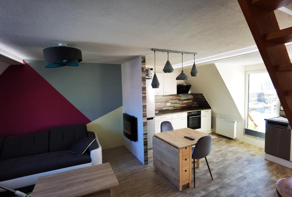 Appartements Gemütliche Dachwohnung mit oder ohne Dampfsauna mit Dachterrasse nebeneinander 16 Damaschkestraße, 39326 Wolmirstedt