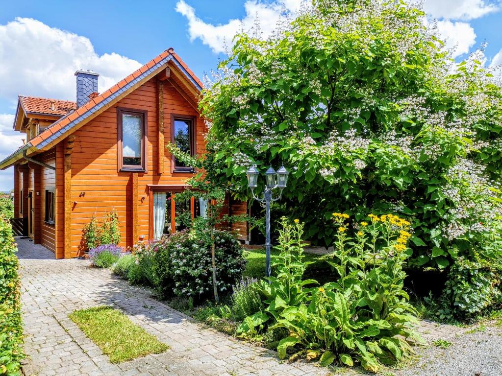 Maison de vacances Gemütliches Blockhaus am Wald mit großem Garten 49 Luise-Gerbing-Straße, 99880 Waltershausen