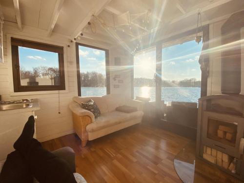 Bateau-hôtel Gemütliches Hausboot mit Kamin in Berlin 32 Tunnelstraße Berlin