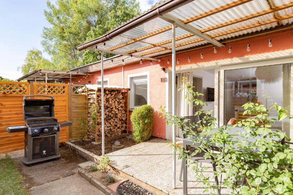 Maison de vacances Gemütliches Tinyhouse Bungalow mit Kamin & Sauna am See Angermünder Straße 10 Bungalow 100, 16247 Joachimsthal