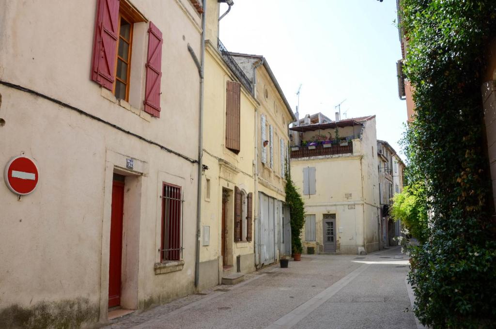 Maison de vacances Genive - Jolie maison typique avec sa terrasse 32 rue Genive, 13200 Arles
