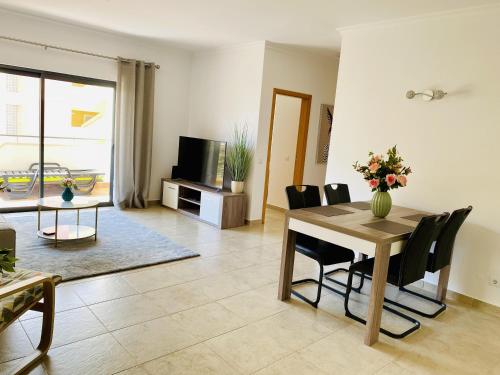 George's Quinta das Palmeiras, a 2 bedroom apartment in luxury complex, walking distance to town Lagos portugal