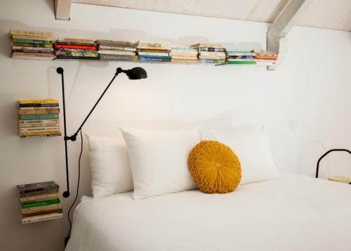 GET a cactus and books studio Porto portugal