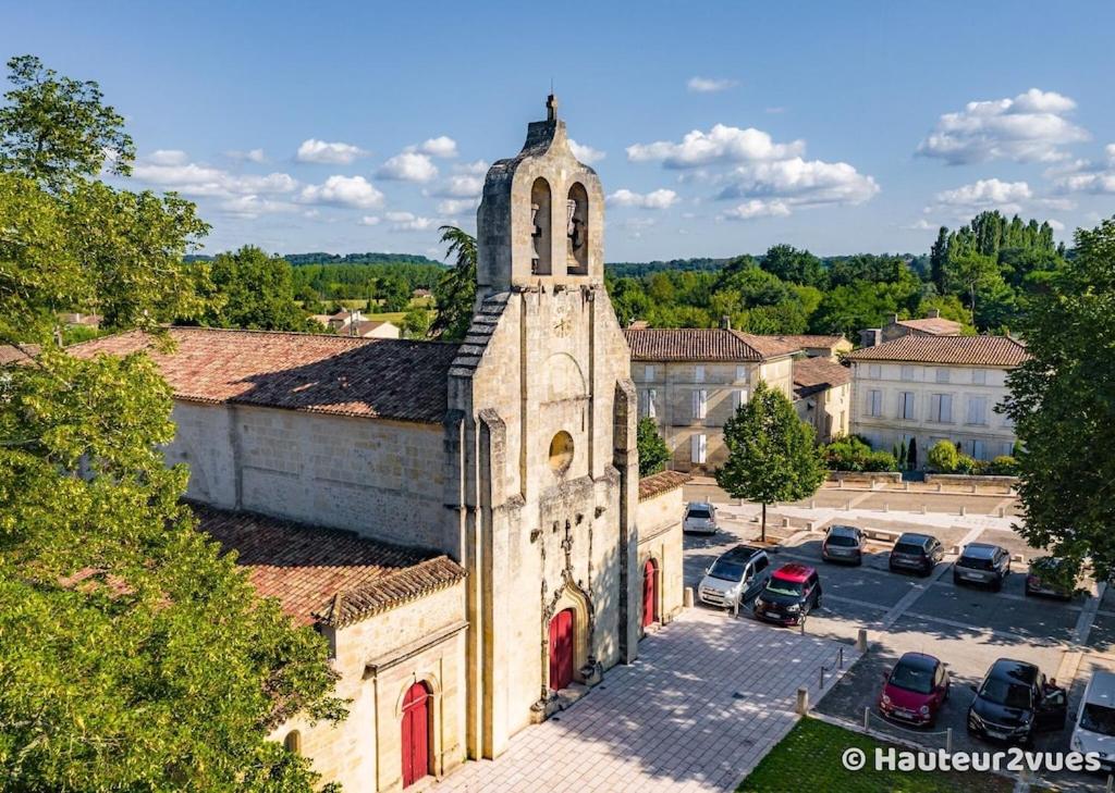 Maison de vacances Gironde style house bordering the river 13 Chemin de Barenes, 33350 Sainte-Terre