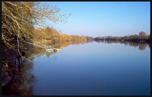 Maison de vacances Gironde style house bordering the river 13 Chemin de Barenes Sainte-Terre