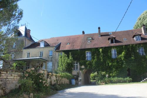 Maison de vacances Gîte 2 du Château de Feschaux 91 chemin des Platanes Villeneuve-sous-Pymont