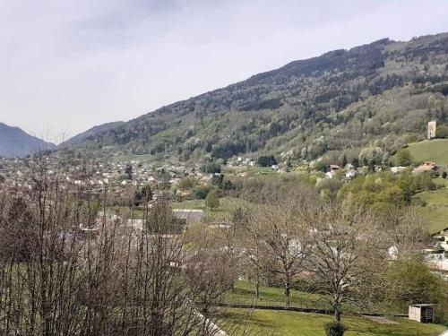 Maison de vacances Gîte 3* de 10 pers avec vue sur montagnes 10 Chemin de la Jeanotte Allevard