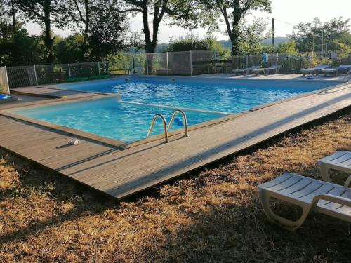 Gîte 4 personnes avec piscine L'escale de Larcher Saint-Aubin-de-Nabirat france