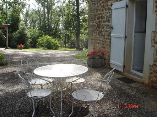 Gîte 5/6 personnes aux portes du Périgord Saint-Adjutory france