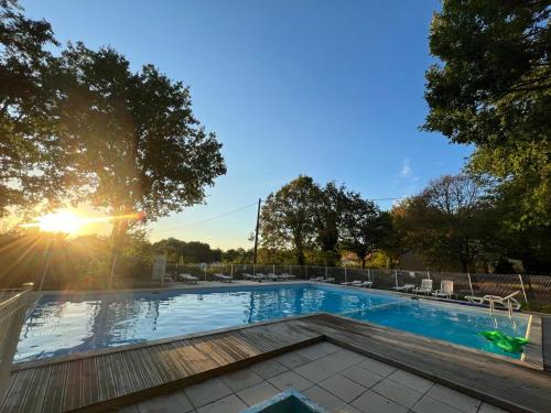 Maison de vacances Gîte 5 personnes avec piscine L'escale de Larcher Lieu dit larcher 853 Route du Soleil Saint-Aubin-de-Nabirat