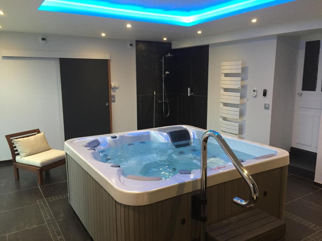 Maison de vacances Gîte 8 à 14 personnes en Champagne avec jacuzzi 253 Rue du Général de Gaulle, 51530 Cramant