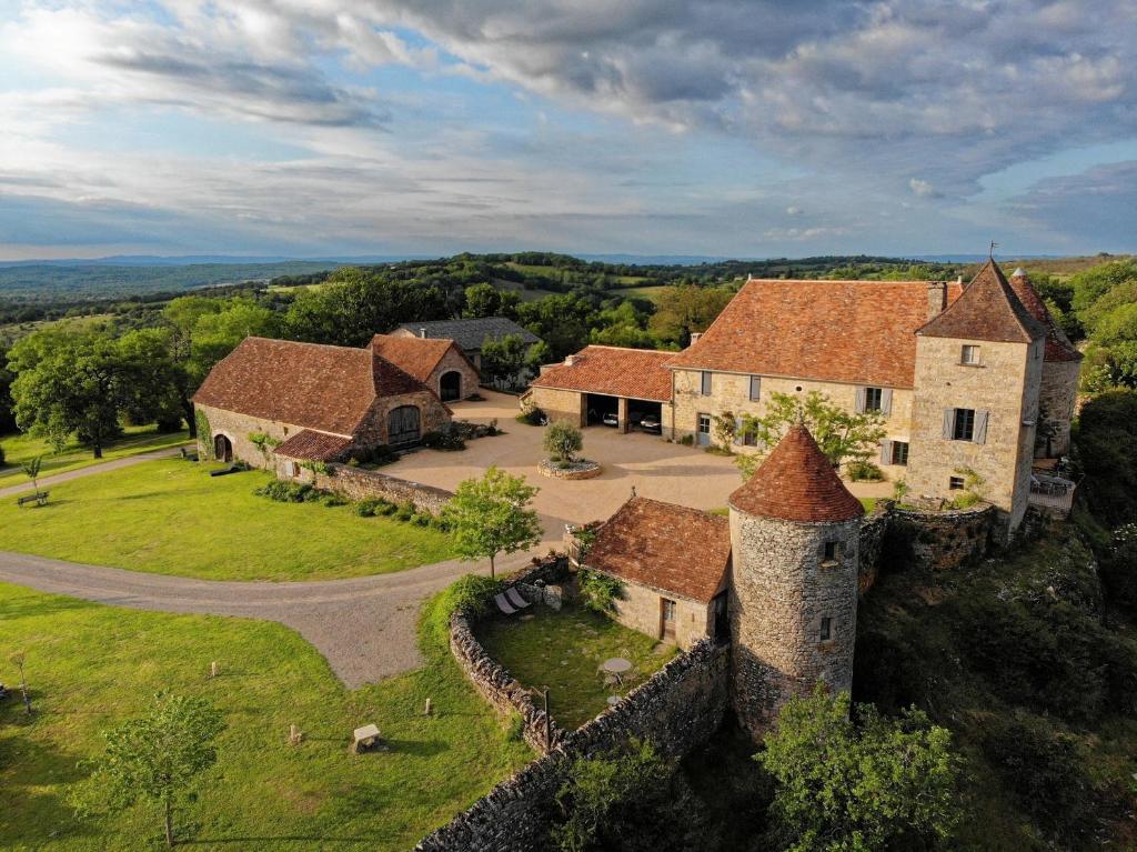 Maison de vacances Gîte 8 pers du Château de Cantecor Château de Cantecor, 46500 Alvignac