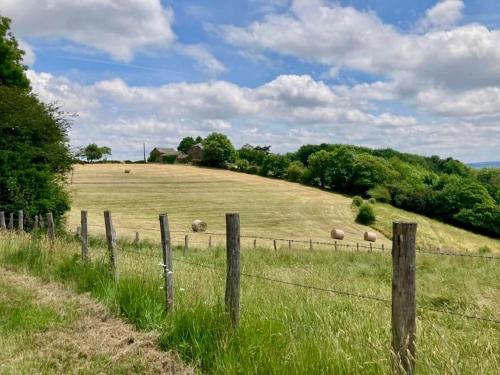 Maison de vacances Gîte 'à la campagne' met gedeeld zwembad. Les Gravasses Crespin