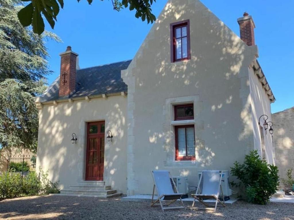 Maison de vacances Gîte Ainay-le-Vieil, 3 pièces, 6 personnes - FR-1-586-7 7 Rue du Château, 18200 Ainay-le-Vieil