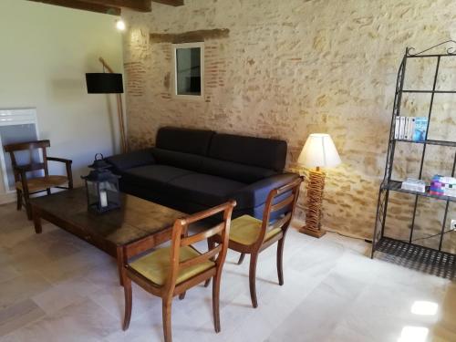 Maison de vacances Gîte Ainay-le-Vieil, 5 pièces, 8 personnes - FR-1-586-15 7 Rue du Château Ainay-le-Vieil