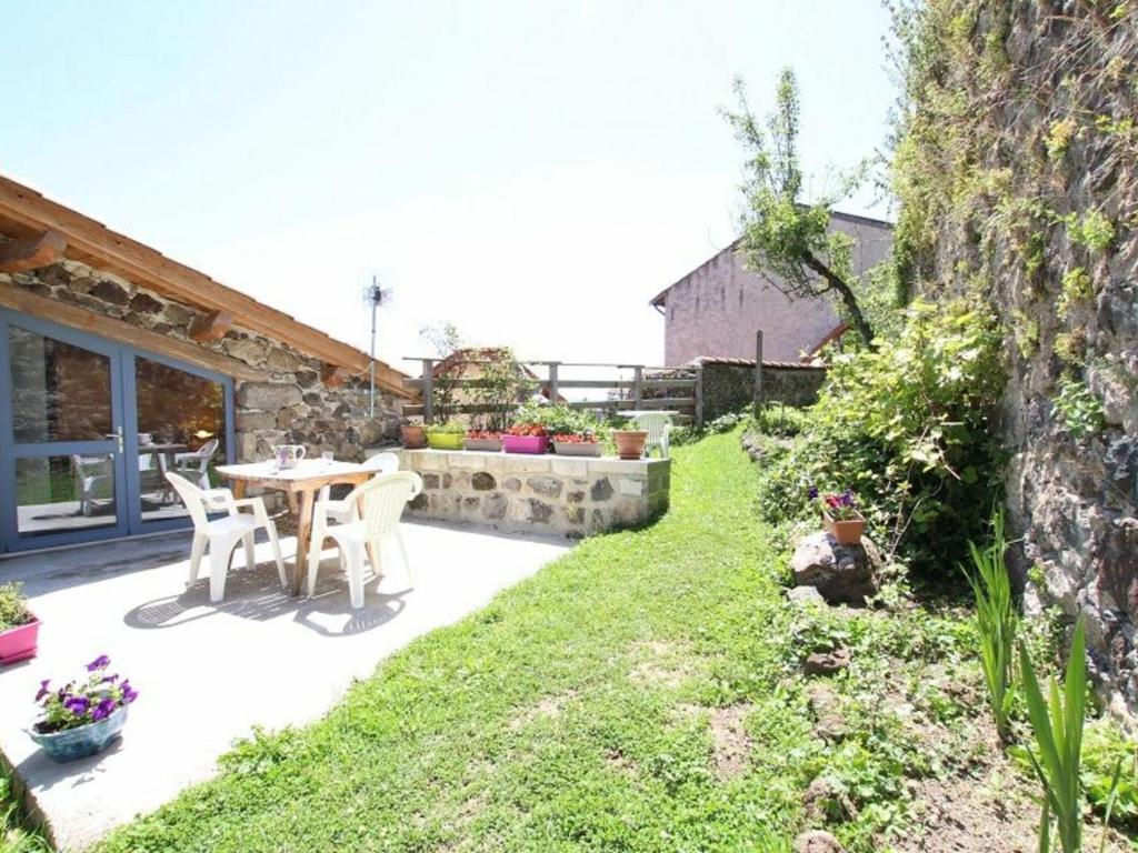 Maison de vacances Gîte Allègre, 3 pièces, 5 personnes - FR-1-582-154 21, rue du Château, 43270 Allègre