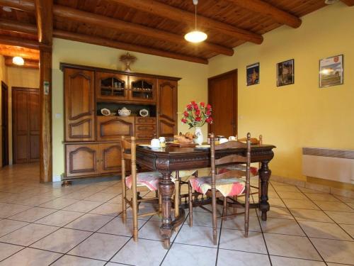 Maison de vacances Gîte Allègre, 4 pièces, 6 personnes - FR-1-582-161 Menteyres Allègre