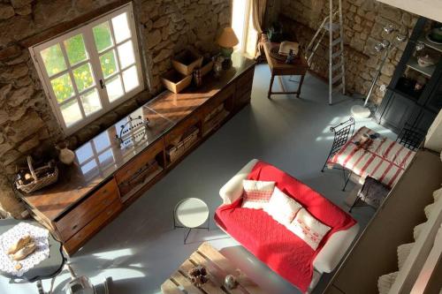 Gîte aménagé en loft dans la grange du Château Désaignes france
