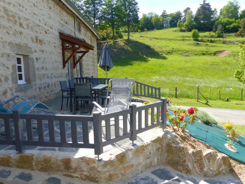 Maison de vacances Gîte Apinac, 3 pièces, 4 personnes - FR-1-496-122 179 chemin de Vignal, 42550 Apinac