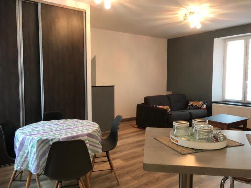 Appartement - Gite Appart Orchidée - Coeur de ville - Lunéville - Soirée étape Pro - capacité 1 à 4 personnes 12 BIS RUE BANAUDON Lunéville