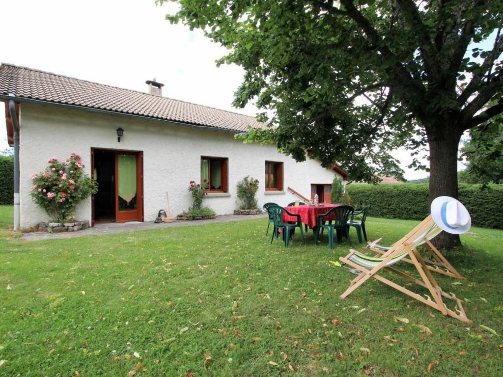 Maison de vacances Gîte Araules, 5 pièces, 6 personnes - FR-1-582-243 Recharinges, 43200 Araules