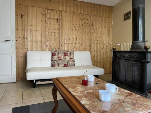 Gîte Arfeuilles, 4 pièces, 5 personnes - FR-1-489-52 Arfeuilles france