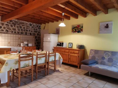 Gîte Arlempdes, 4 pièces, 6 personnes - FR-1-582-113 Arlempdes france