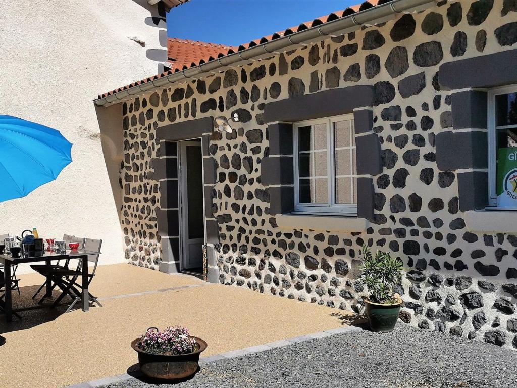 Maison de vacances Gîte Arlempdes, 5 pièces, 12 personnes - FR-1-582-107 Montagnac, 43490 Arlempdes