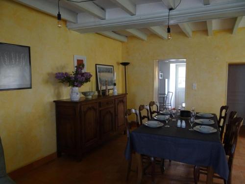 Maison de vacances Gîte Asnières-sur-Vègre, 3 pièces, 5 personnes - FR-1-410-237 2 Place de l'Église Asnières-sur-Vègre