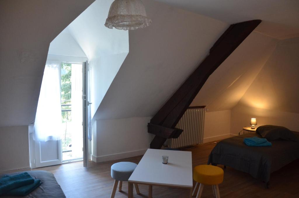 Appartement Gîte AU BORD DE L'EAU jusqu'à 8 personnes 9 Route de Montluçon, 23170 Chambon-sur-Voueize