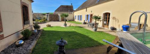 Gîte au cœur des vignes avec piscine et spa Saudoy france