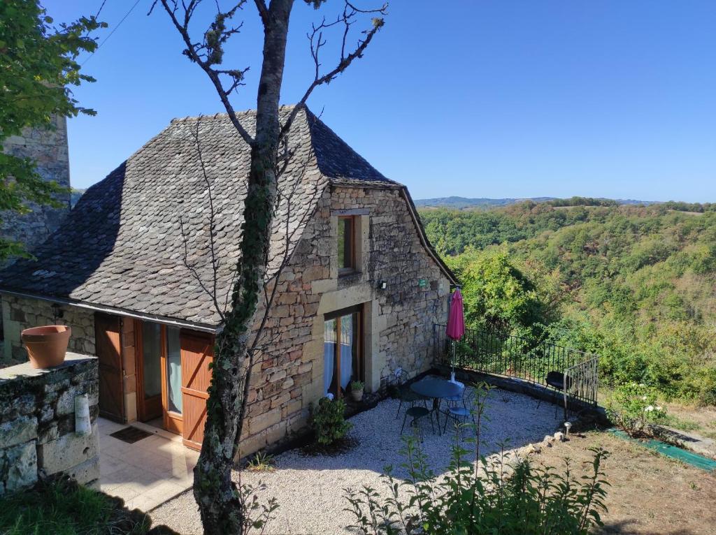 Maison de vacances Gîte au calme avec superbe vue : La Talonie La Talonie, 12330 Mouret