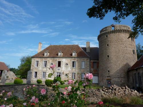 Maison de vacances gîte au Château de Sallebrune sallebrune Beaune dʼAllier