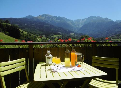 Maison d'hôtes Gite Au Coeur Du Chalet en Belledonne vers Prapoutel Les 7 Laux LA VILLE Sainte-Agnès