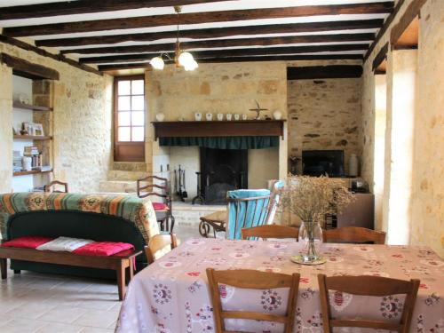 Maison de vacances Gîte Aubas, 3 pièces, 5 personnes - FR-1-616-185 275 Route du Combel Aubas