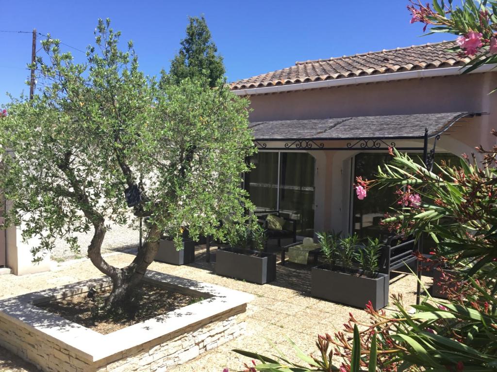 Maison de vacances Gîte avec Piscine Lou Minèstraü 560 avenue jean Moulin, 84320 Entraigues-sur-la-Sorgue