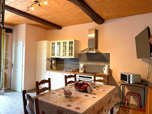 Maison de vacances Gîte Avrilly , 3 pièces, 5 personnes - FR-1-489-328 LA CROIX BOUQUET Avrilly