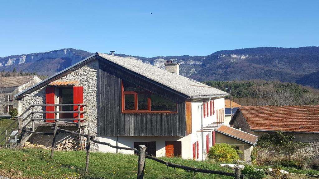 Maison de vacances Gîte BARD des OURS 2029 Route du Bois de L’Allier, 26420 Saint-Martin-en-Vercors