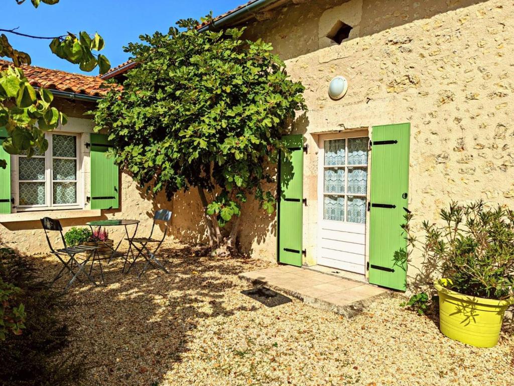 Maison de vacances Gîte Bellon, 4 pièces, 6 personnes - FR-1-653-116 Le Couret, 16210 Bellon