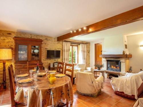 Maison de vacances Gîte Besse, 3 pièces, 4 personnes - FR-1-616-142 Le Pourqueyrol Besse