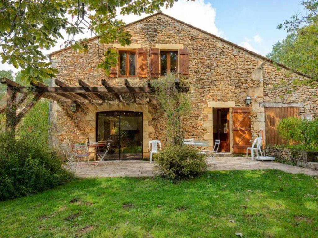 Maison de vacances Gîte Besse, 4 pièces, 6 personnes - FR-1-616-149 Le Pourqueyrol, 24550 Besse